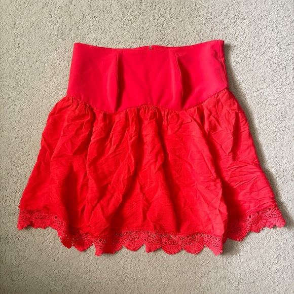 Lovers + Friends Red Strapless Bustier Style Lace Hem Blouse Small - Picture 1 of 8